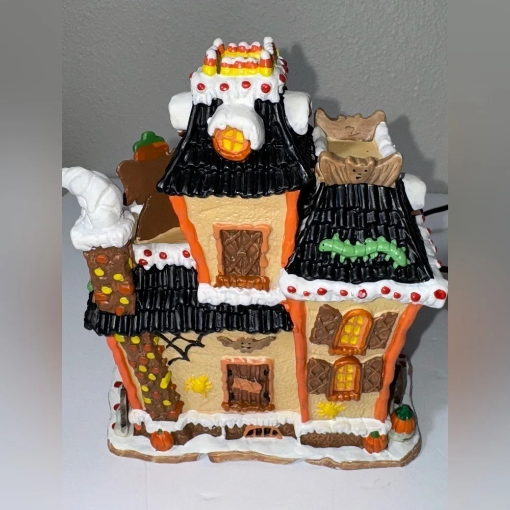Lemax Not-So-Nice Manor Halloween Village porcelain Lighted House Spooky Town